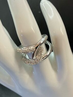 SILVERTONE RHINESTONE INTERLOCKING TWIST RING SIZE 7